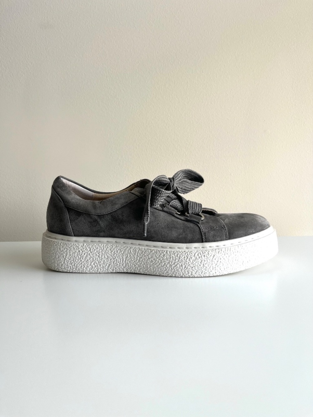 Vaneli Sport Yevka Suede Sneakers Womens Size 8.5 M Grey Platform Sole